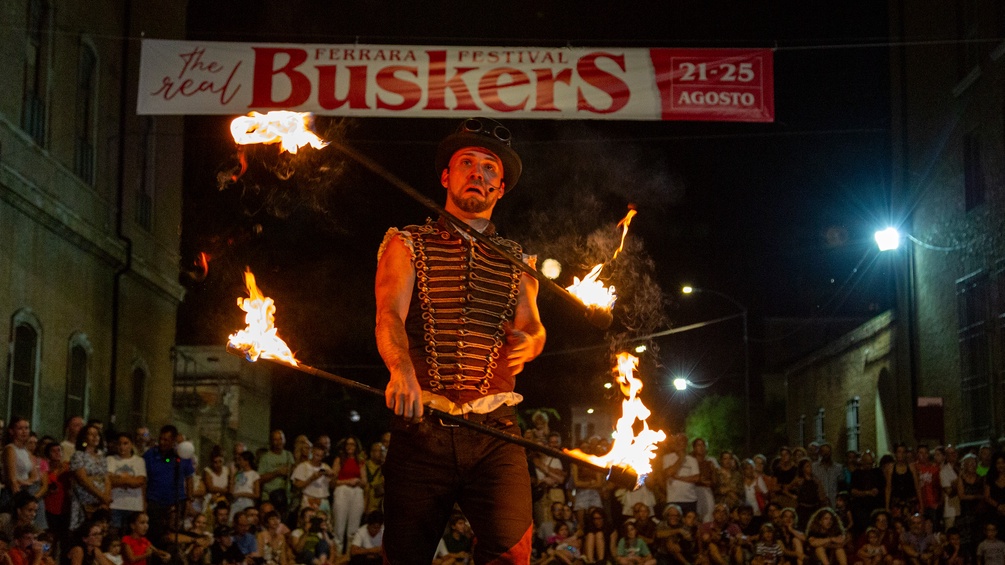 Straßenkünstler bei dem Ferrara-Buskers-Festival