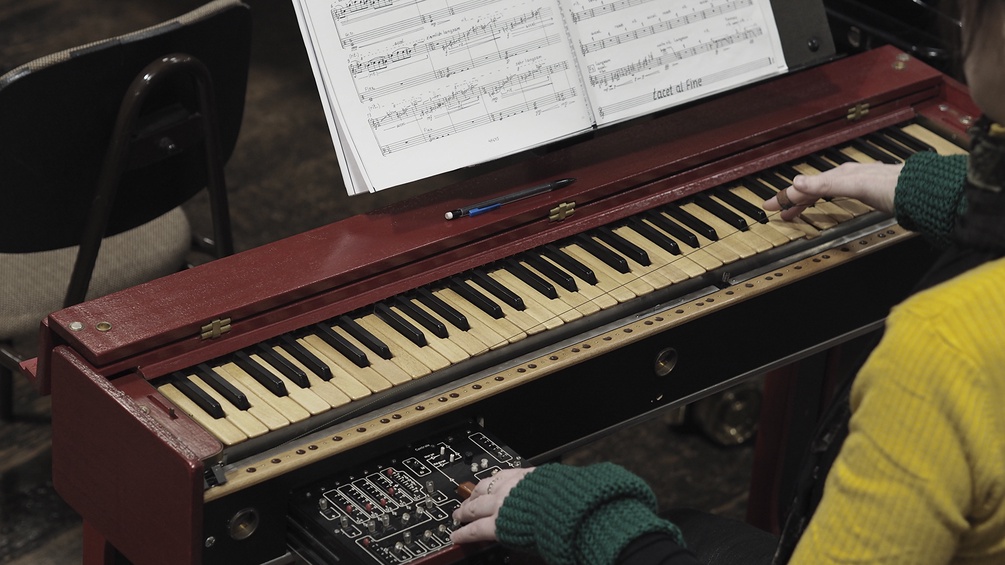 Auch das rare elektronische Instrument Ondes Martenot ist Teil der Orchesterbesetzung.