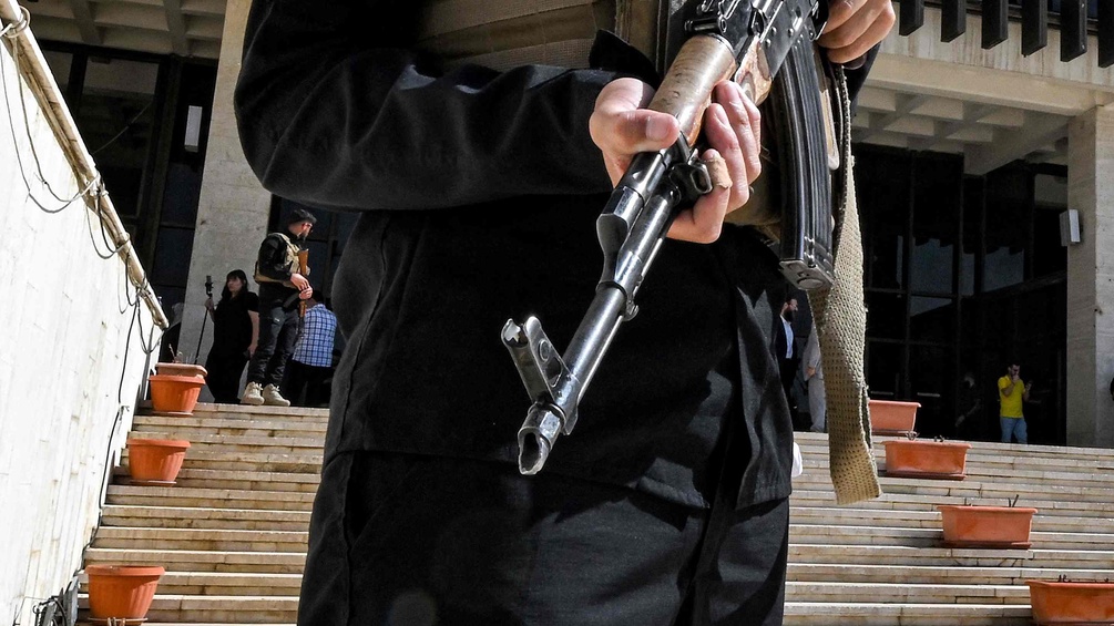 Bewaffnete Security von Ahmed al-Scharaa