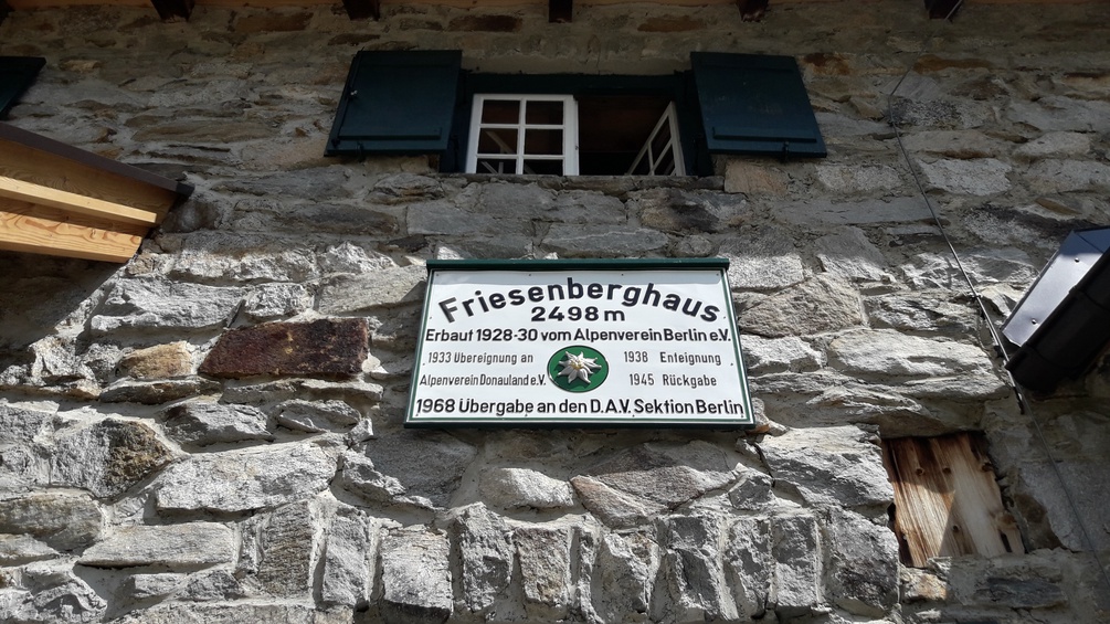 Schild am Friesenberghaus