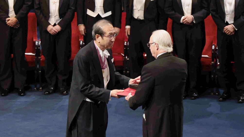 Susumu Kitagawa und König Carl Gustav, Nobelpreisverleihung 2025 