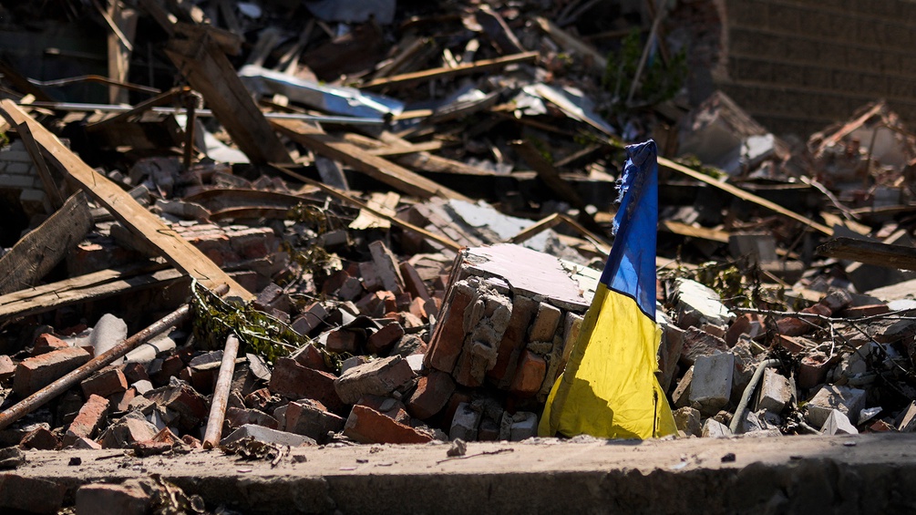 Schutt und Asche, ukrainische Flagge