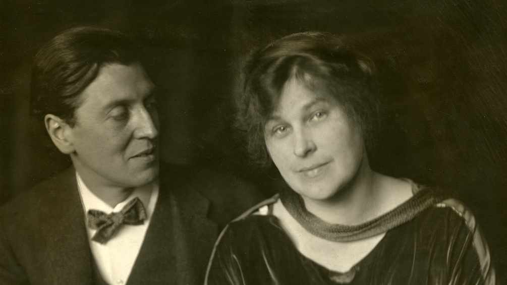 Der Komponist Alban Berg mit seiner Ehefrau Helene kurz vor der Uraufführung seiner Oper 'Wozzeck' im Jahr 1925 an der Berliner Staatsoper.