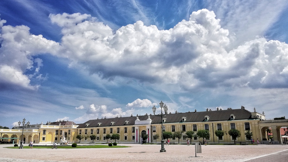 Wolken über Schönbrunn