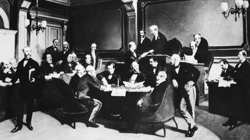 Am 22. August 1864 wurde die erste Genfer Konvention unterzeichnet. Das Bild vom Maler Dumaresq zeigt, wie General Dufour das Dokument einem der Bevollmächtigten im Genfer Rathaus unterbreitet. Neben ihm der Rot-Kreuz-Mitbegründer Gustav Moynier.