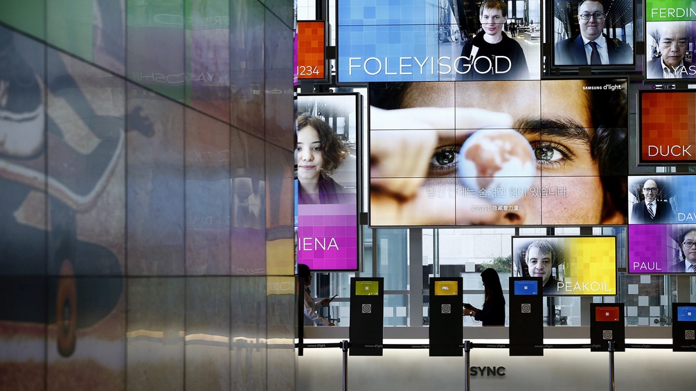 PICTUREDESK.COM/EPA/JEON HEON-KYUN Screens neben einem Samsunggebäude in Südkorea