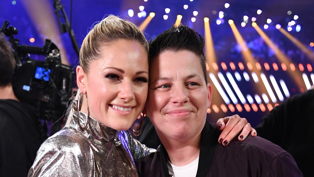 PICTUREDESK.COM/DPA/JENS KALAENE Helene Fischer und Kerstin OTT