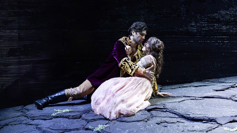 Jonathan Tetelman und Olga Kulchynska in "Faust", Nationaltheater in München