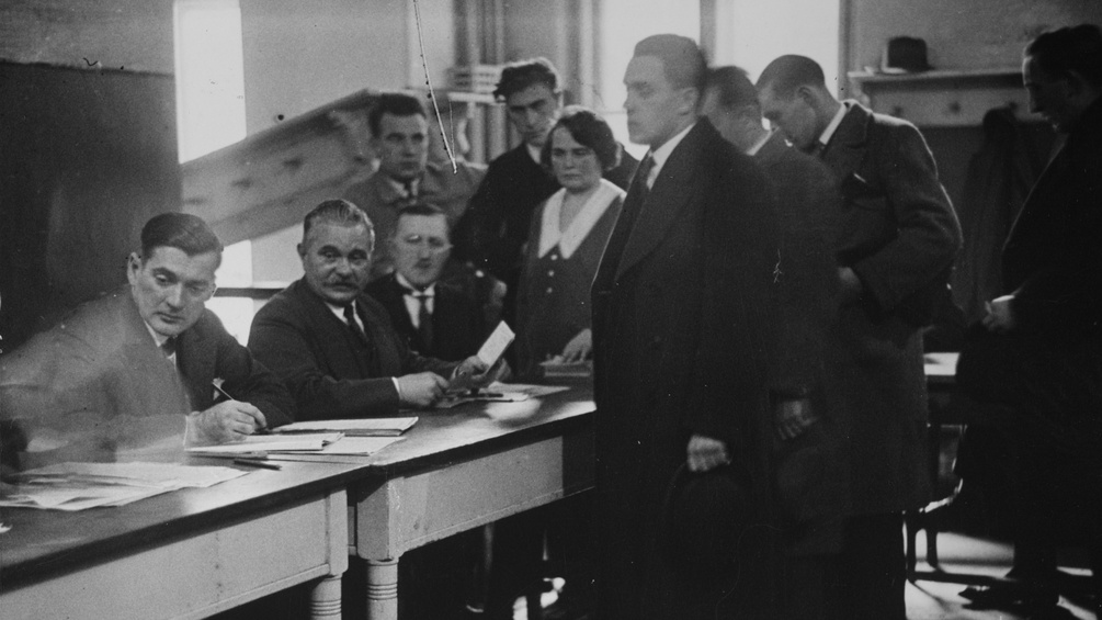 RüBELT, LOTHAR/ÖNB-BILDARCHIV/PICTUREDESK.COM Wahlkommission bei der Nationalratswahl 1930