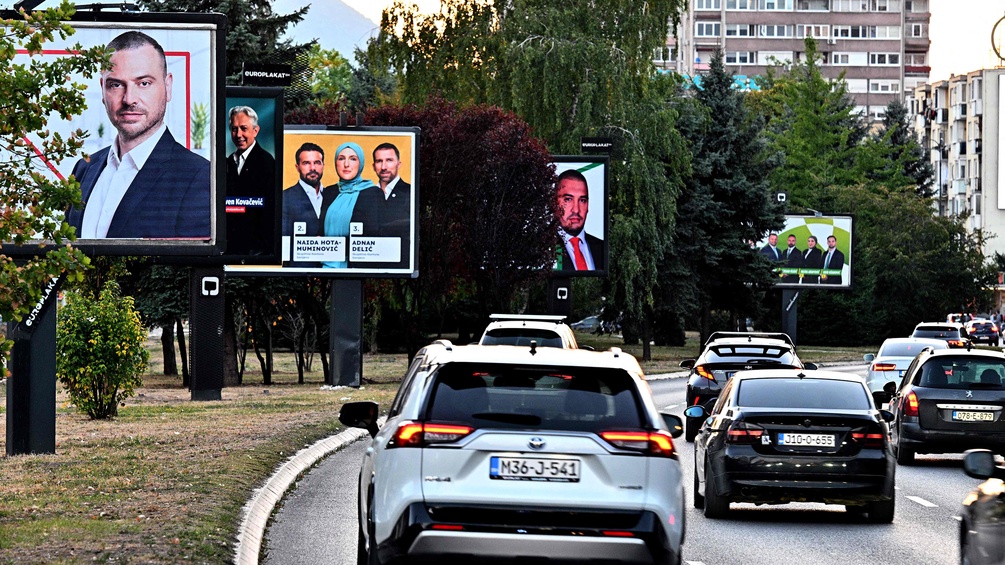 Wahlplakate in Sarajevo, September 2026