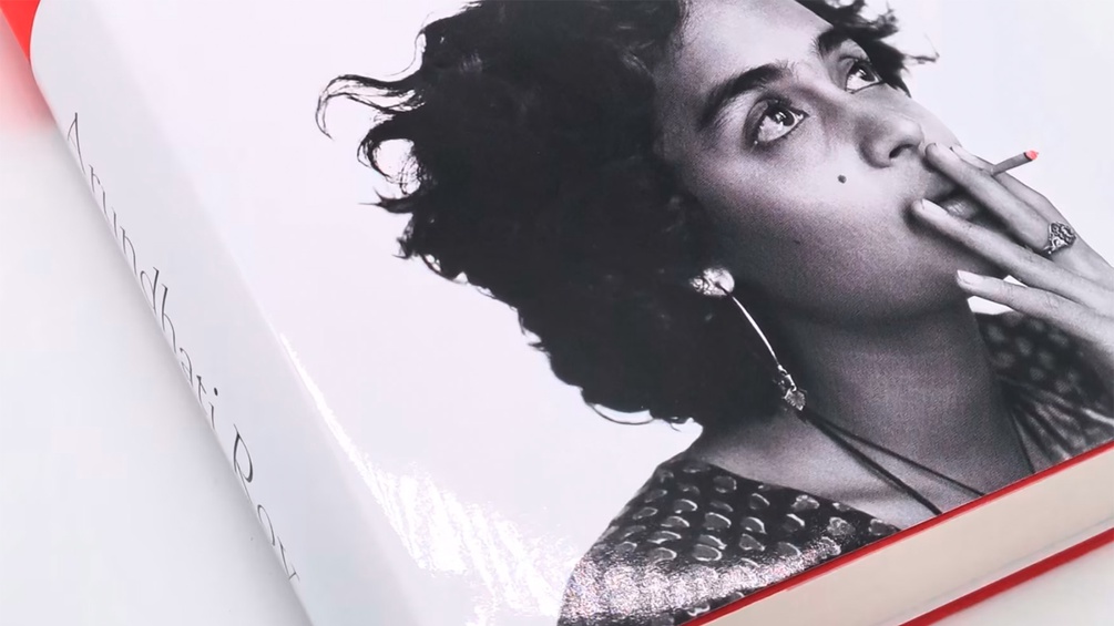 Liegendes Buch, Arundhati Roy, "Meine Zuflucht und mein Sturm"