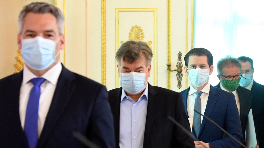 Innenminister Karl Nehammer (ÖVP), Vizekanzler Werner Kogler (Grüne), Bundeskanzler Sebastian Kurz (ÖVP) und Gesundheitsminister Rudolf Anschober (Grüne)