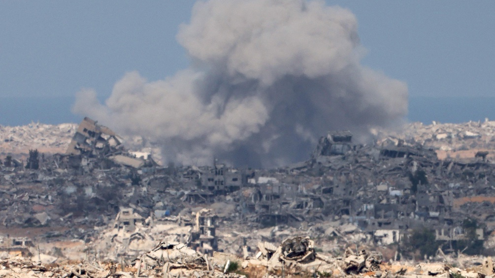 PICTUREDESK.COM/AFP/MENAHEM KAHANA Raucht steigt im Gazastreifen auf