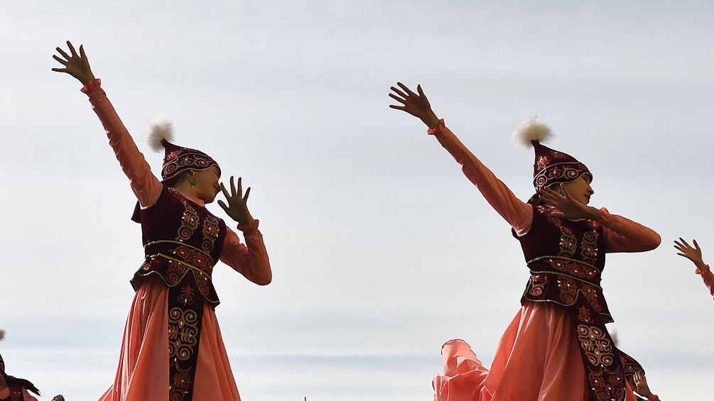 Tänzerinnen während des Nouruz-Festes