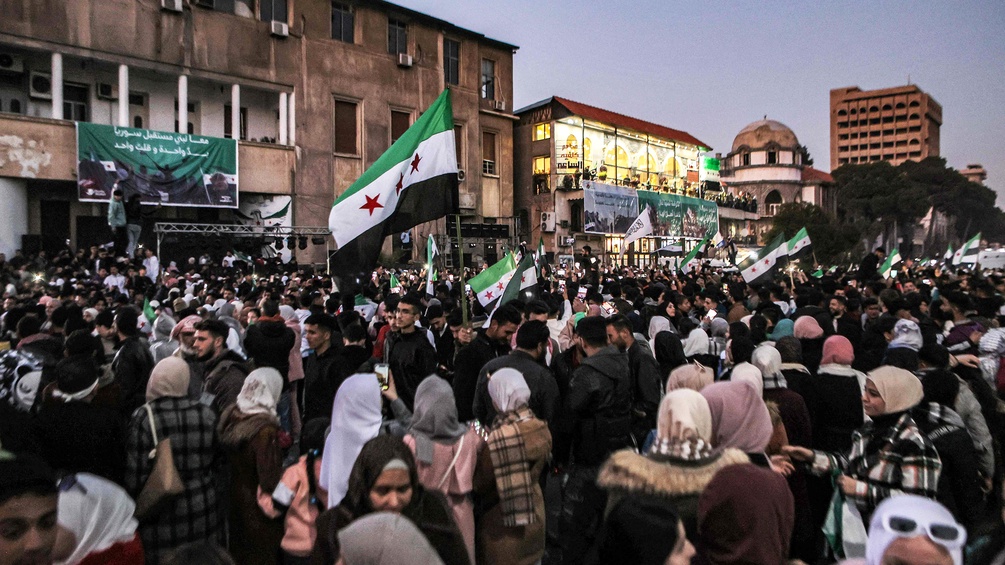 Syrische Menschen auf den Straßen von Homs