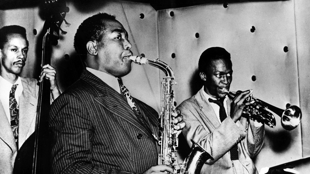 Charlie Parker, Miles Davis und Tommy Potter 