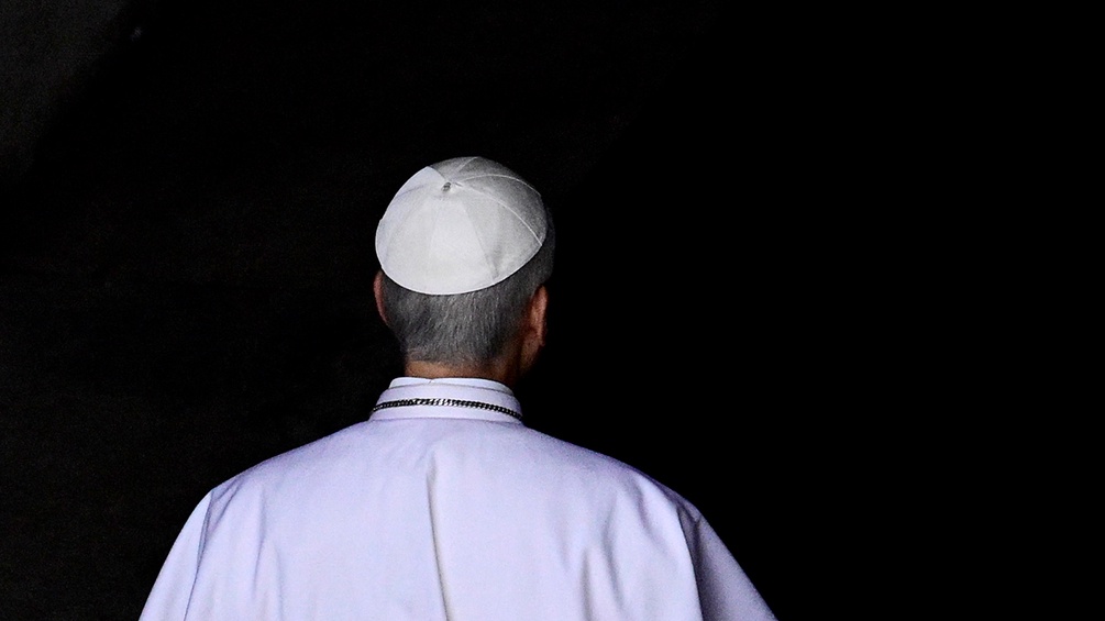 PICTUREDESK.COM/AFP/TIZIANA FABI Rückansicht des Papstes