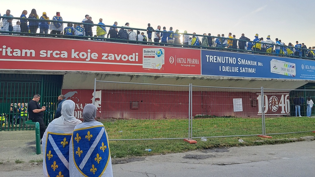 Die Fans feiern ihre Nationalmannschaft kurz vor der WM in Sarajevo.