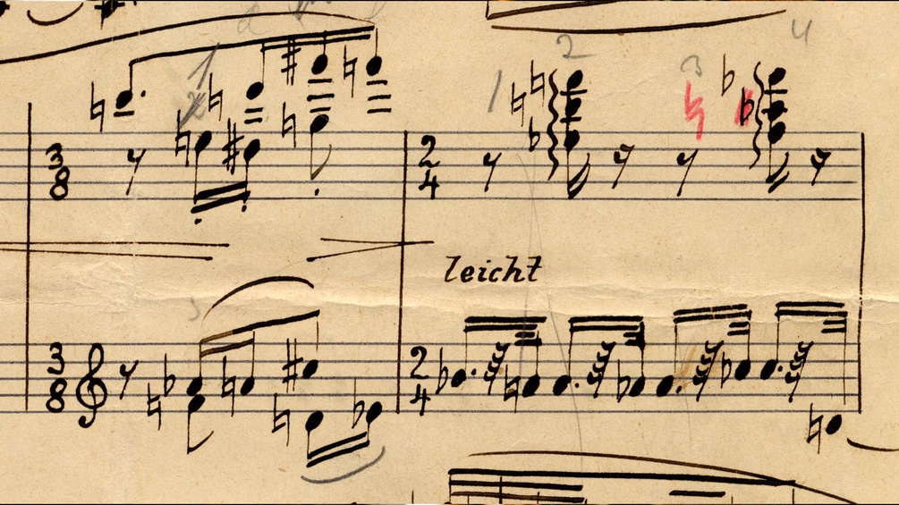 Noten von Arnold Schönberg mit handschriftlichen Notizen.