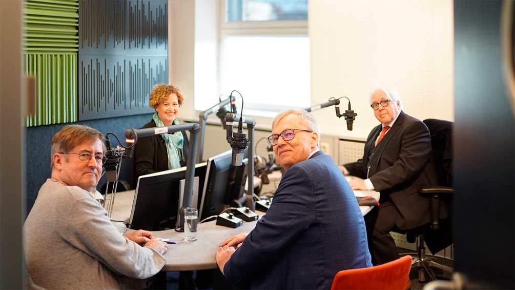 Hannes Eichmann, Bettina Barnay, Alfred Solder, Johannes Leopold Mayer im Studio