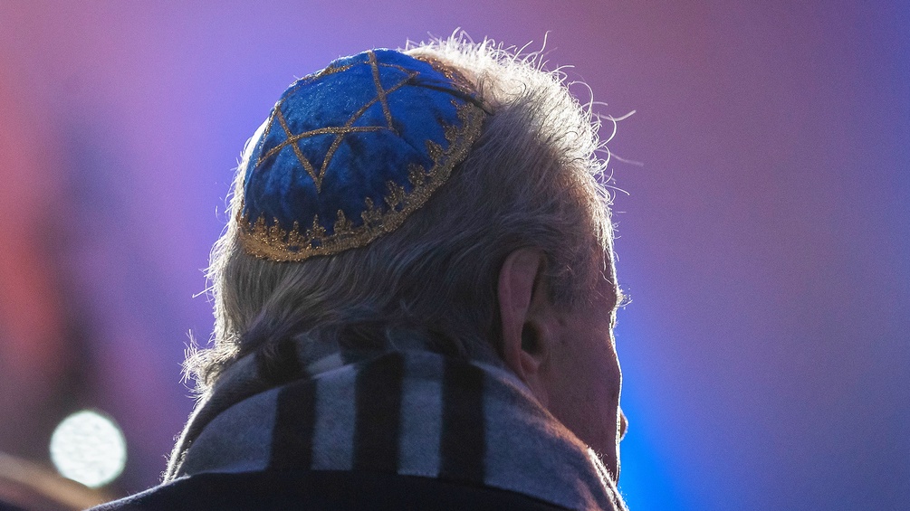 APA/AFP/WOJTEK RADWANSKI Ein Überlebender des "Konzentrationslagers" Auschwitz-Birkenau
