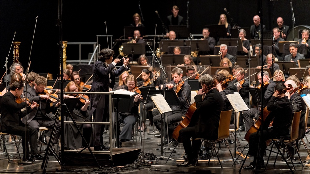 City of Birmingham Symphony Orchestra unter der Leitung von Kazuki Yamada und mit dem Cellisten Kian Soltani