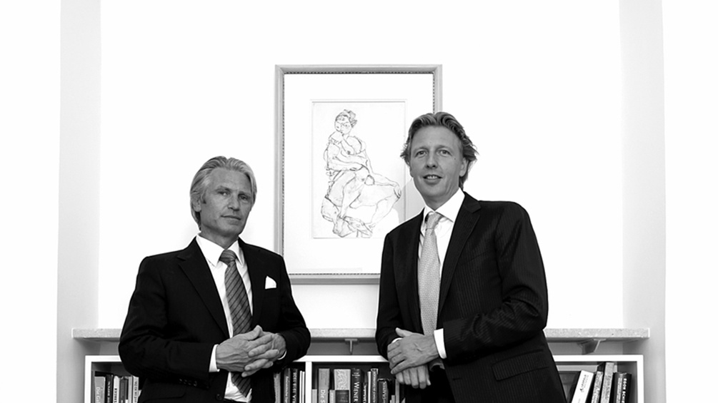 Die Galeristen Eberhard Kohlbacher und Alois M. Wienerroither