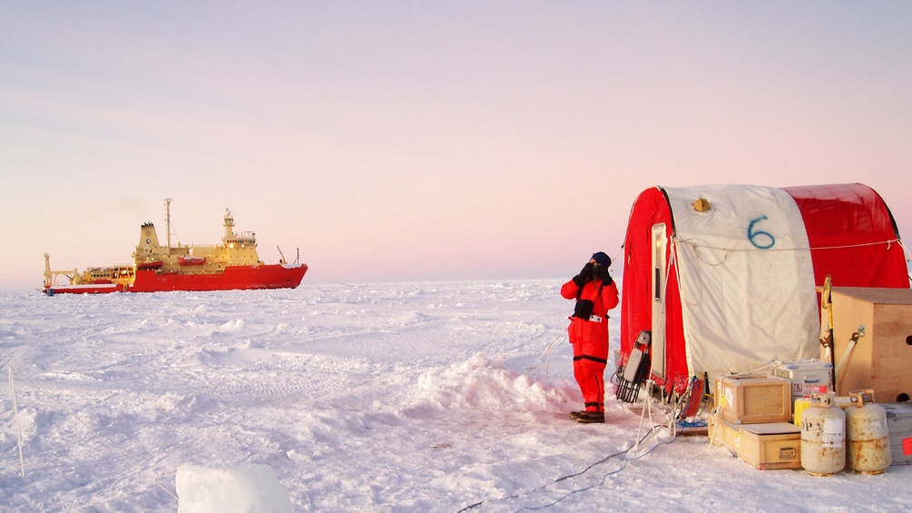 Forschungsfahrt in die Antarktis, Versorgungszelt
