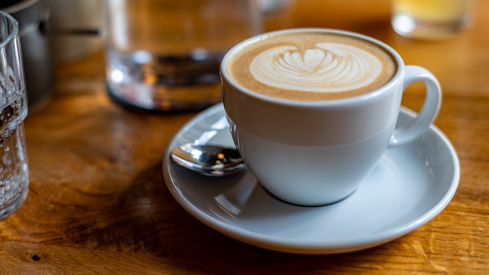 ORF/URSULA HUMMEL-BERGER Cappuccino, Kaffeetasse, Barista
