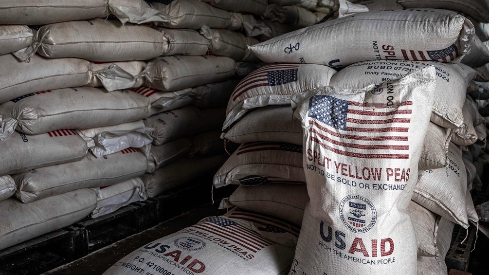 USAID-Säcke mit gelben Trockenerbsen