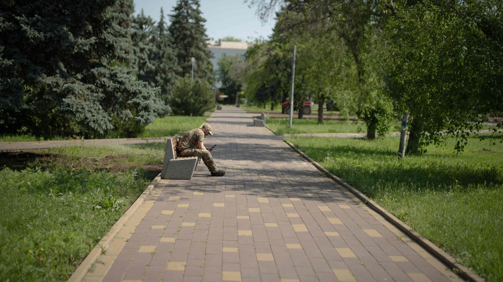 Ein Soldat in der Ukraine