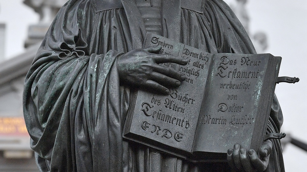 Denkmal für den Reformator Martin Luther, Ausschnitt