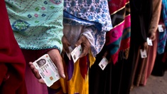 Frauen in Bangladesh gehen wählen