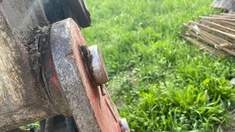 Bagger(schaufel) und Wiese