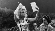 Jane Fonda als Barbarella im Studio