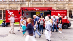 Das Ö1 Miobil beim Tag der offenen Tür der Wr. Staatsoper