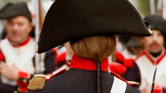 Napoleon-Darsteller, Rückenansicht