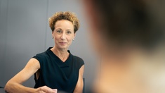 Foto: Krisztina Rozgonyi im Gespräch mit Mari Lang