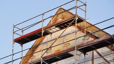 Haus mit Baugerüst