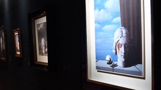 "La Mémoire" von René Magritte, Ausstellungsansicht