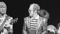 Elton John 1976 im Madison Square Garden in New York