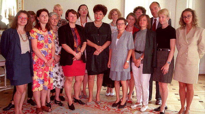 Die Regierungsdelegation für die 4. Weltfrauenkonferenz in Peking (1995). In der Mitte die damalige Frauenministerin Helga Konrad.