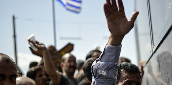 Flüchtlinge, griechische Fahne