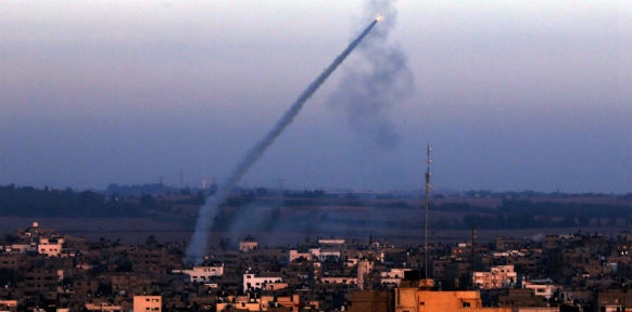 Eine Rakete wird im Gaza-Streifen abgefeuert