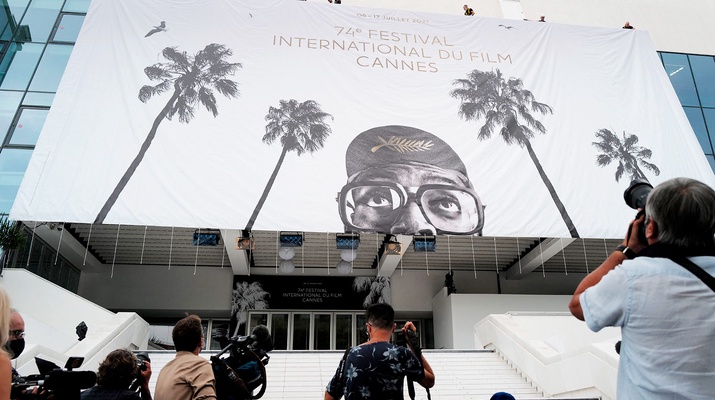 Cannes-Banner, JournalistInnen