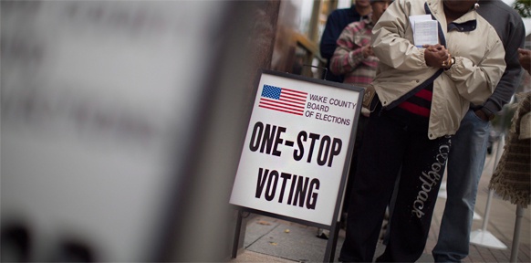 Wählerinnen vor einem US-Wahllokal