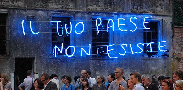 (C) LIBIA CASTRO & ÓLAFUR ÓLAFSSON Neonletter