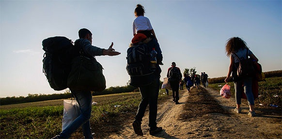 Flüchtlinge zu Fuß unterwegs