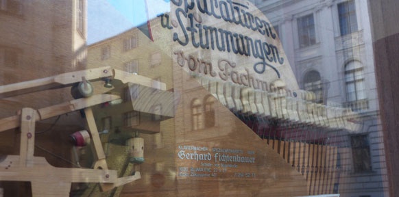 Auslagenscheibe