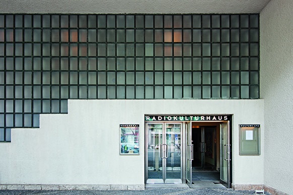 Eingang zum Großen Sendesaal